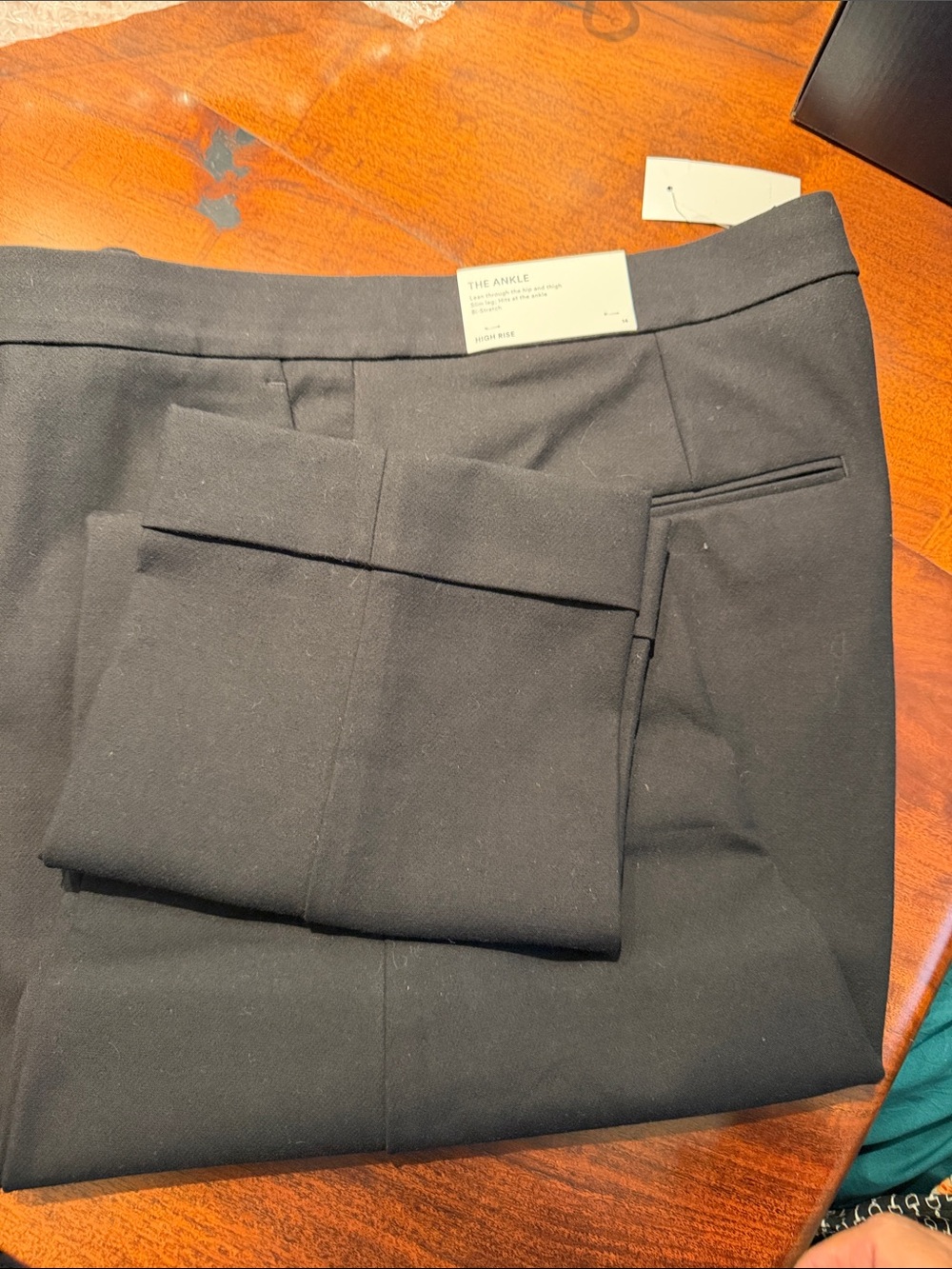 Women’s Brand New Ann Taylor Black Straight-Leg Ankle Pants. Cuffed Ankle.